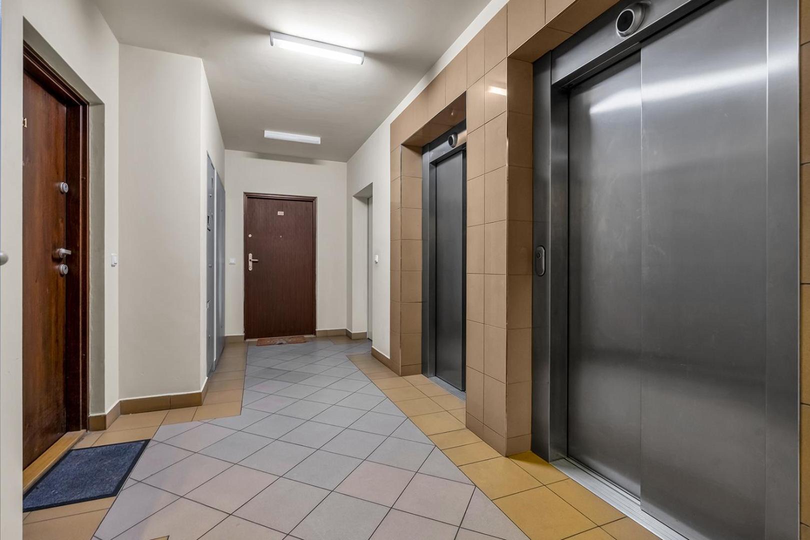 Metro Bemowo Comfort Studio 华沙 外观 照片